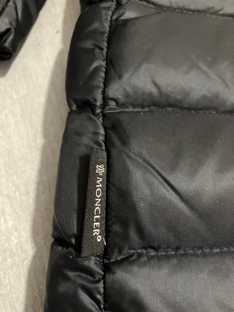 Moncler モンクレール　ダウンコート　難あり