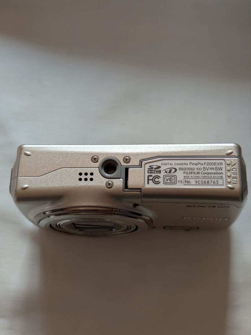 FUJIFILM FIＮEPIX F200 EXR コンパクトデジタルカメラ