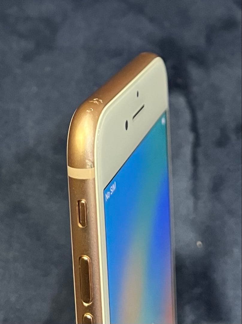 Apple iPhone 8 ゴールド 本体　箱はSE2？