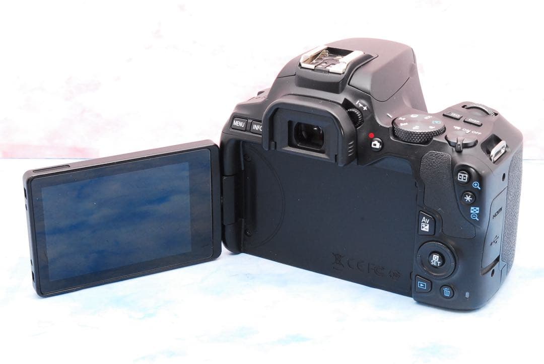 キャノン Kiss X10☆一眼レフカメラ☆単焦点＆標準＆超望遠☆バッグ付