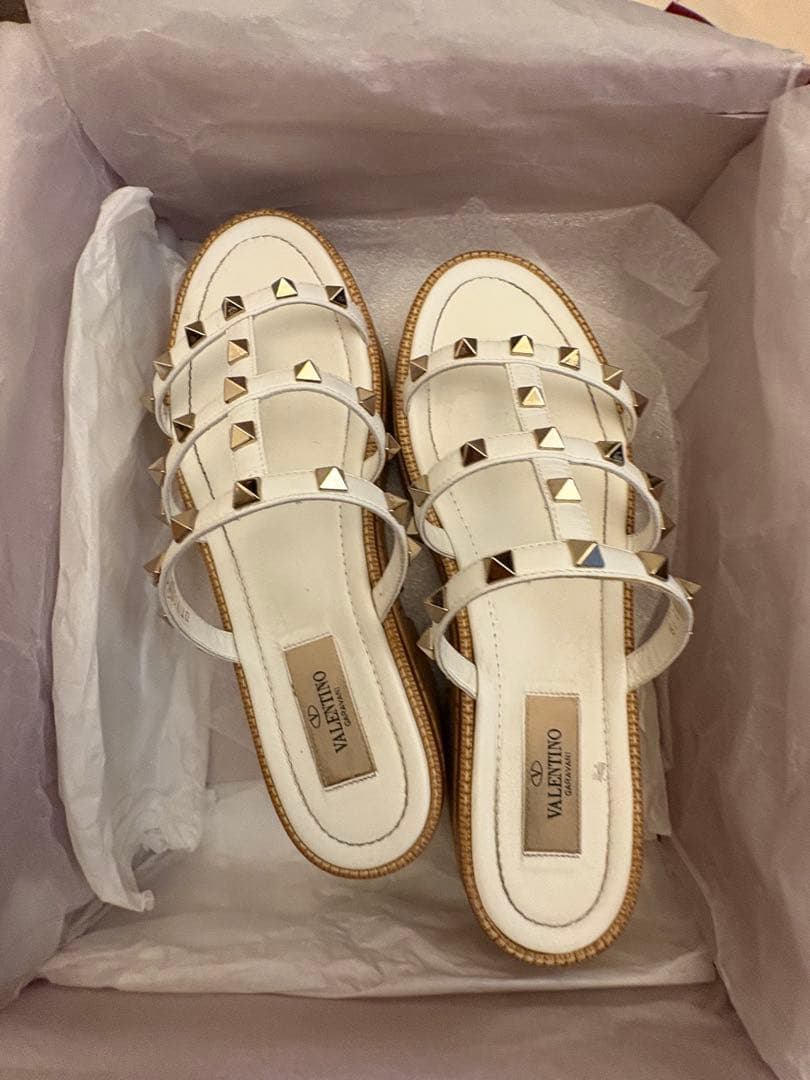 【イーピン】Valentino ホワイトサンダル