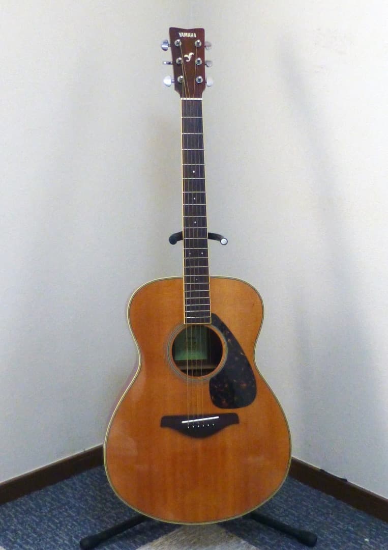 YAMAHA FS820　ヤマハ　アコースティックギター　ソフトケース付