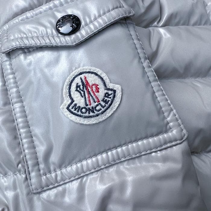 で*ん様 モンクレールのダウンコート　ロングダウン　未使用　保管時の汚れ少々