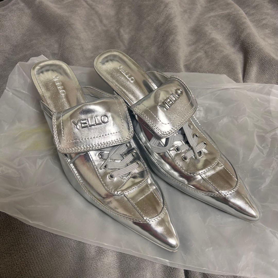 YELLO シルバーポインテッドトゥミュール