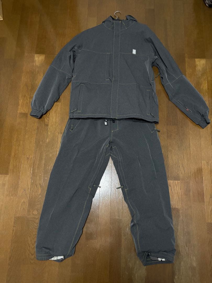 686 スノボーウェア　ジャケット+ズボンセット