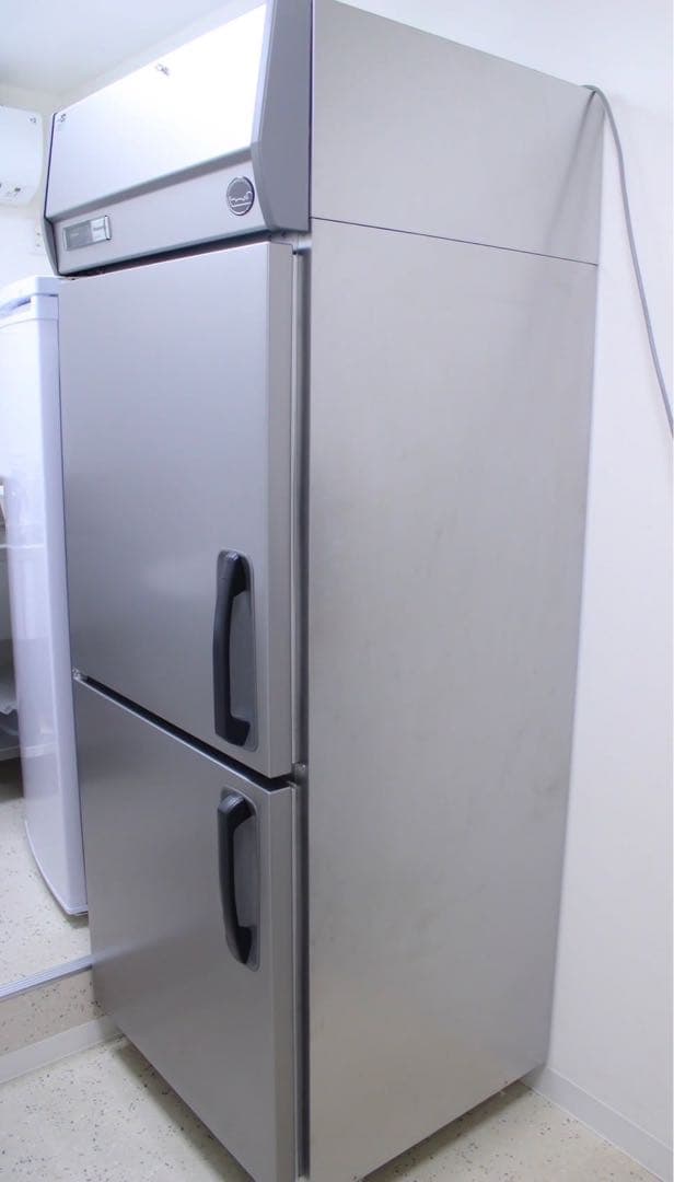 【値引きしました！】業務用冷蔵庫　パナソニック 薄型 SRR-K761LB