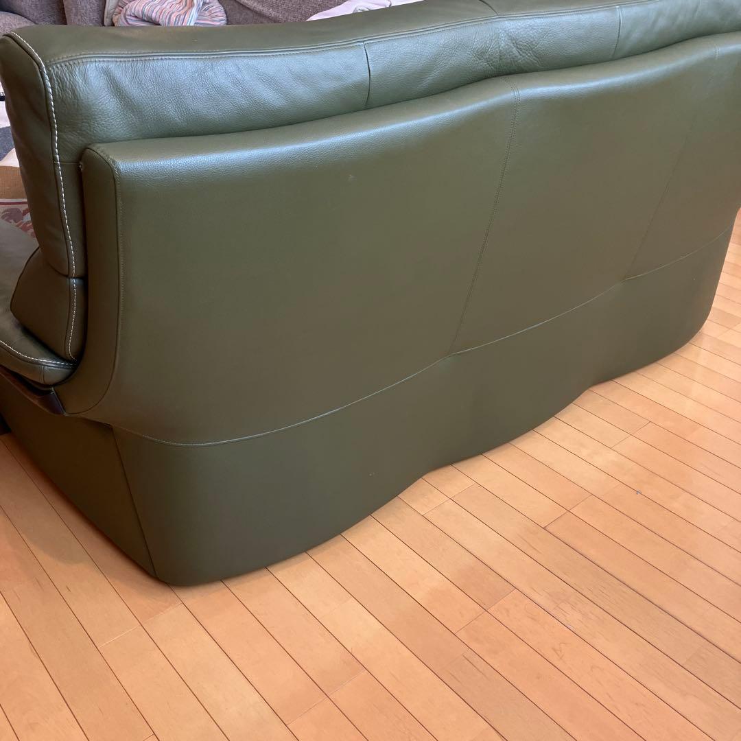 カリモク　三人がけ本革ソファー