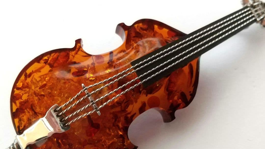 琥珀 シルバーブロ―チ (チェロ)