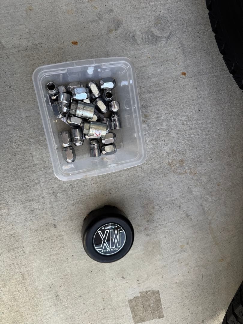 スタッドレスタイヤホイール　タイヤチェーン　265 65 17 ※引き取り専用