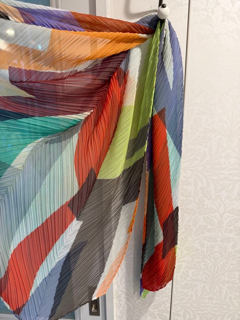 プリーツプリーズ　マルチカラーストール