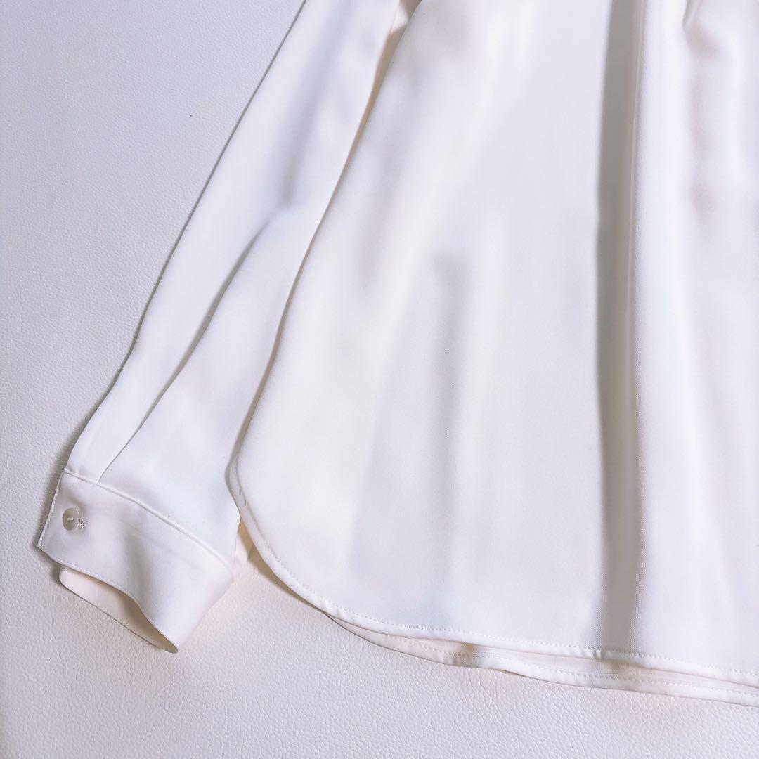 未使用タグ付き SOEJU サテンスタンドタックブラウス ホワイト　白