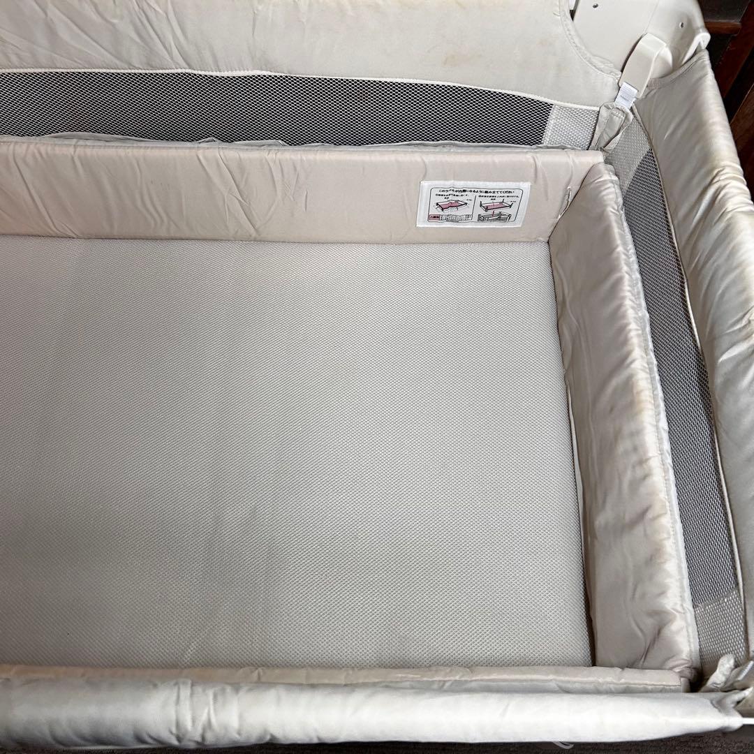 アップリカ ココネルエアー ベビーベッド　ミルクWH　ホワイト