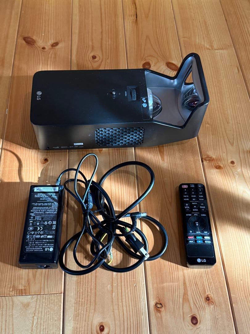 LG PF1000UG プロジェクター 本体