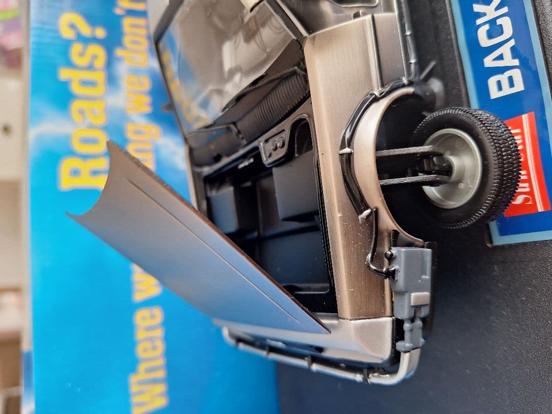 バック・トゥ・ザ・フューチャー PartⅡデロリアン 1/18模型