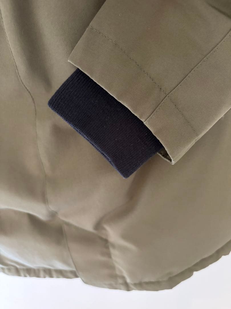 カナダグース　ダウンジャケット　カーキ