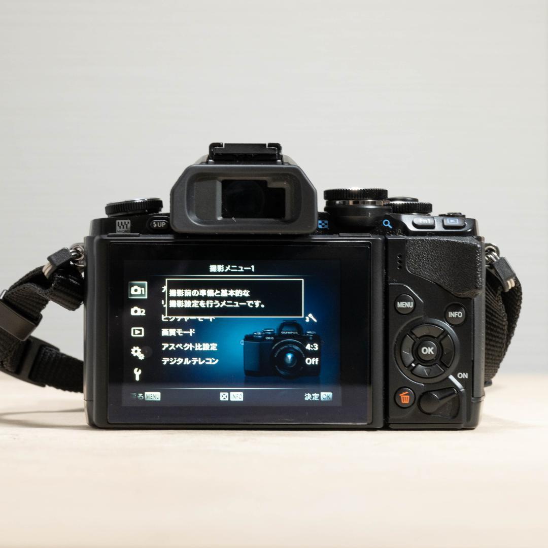 OLYMPUS OM-D E-M10 ダブルレンズキット スマホ転送OK