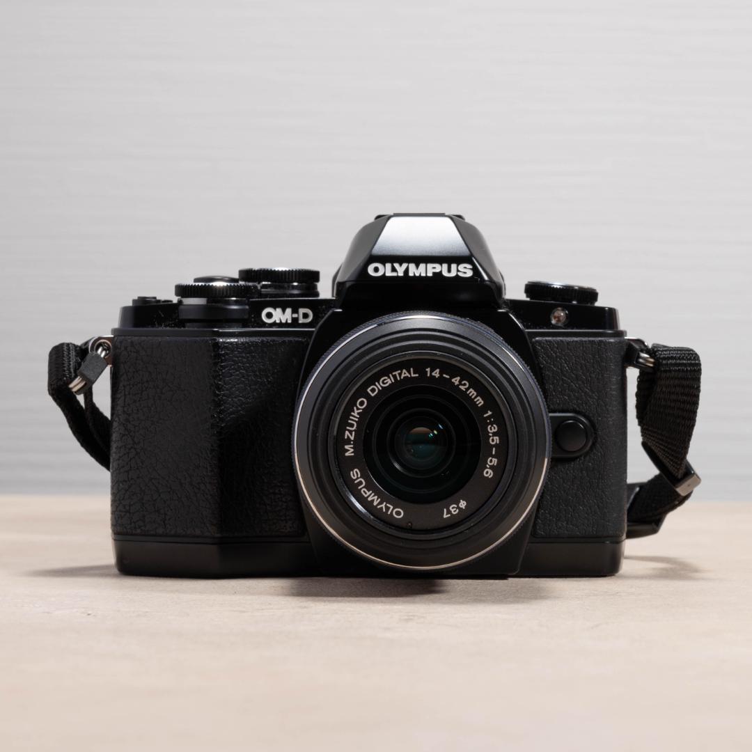 OLYMPUS OM-D E-M10 ダブルレンズキット スマホ転送OK
