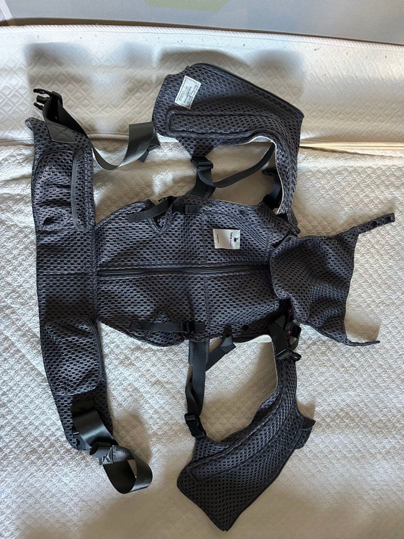 抱っこ紐 メッシュ 黒 ベージュ　べべスワン