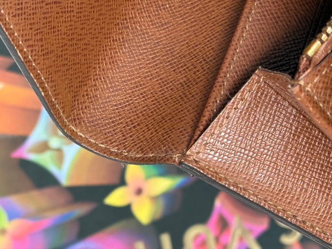 LOUIS VUITTONルイヴィトン　6枚カード入れ付き二つ折り長財布