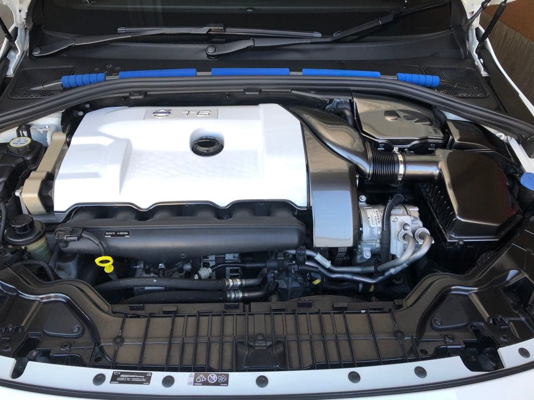 ボルボ、希少Volvo B6304Tエンジン用ヘッドカバー他６点セット