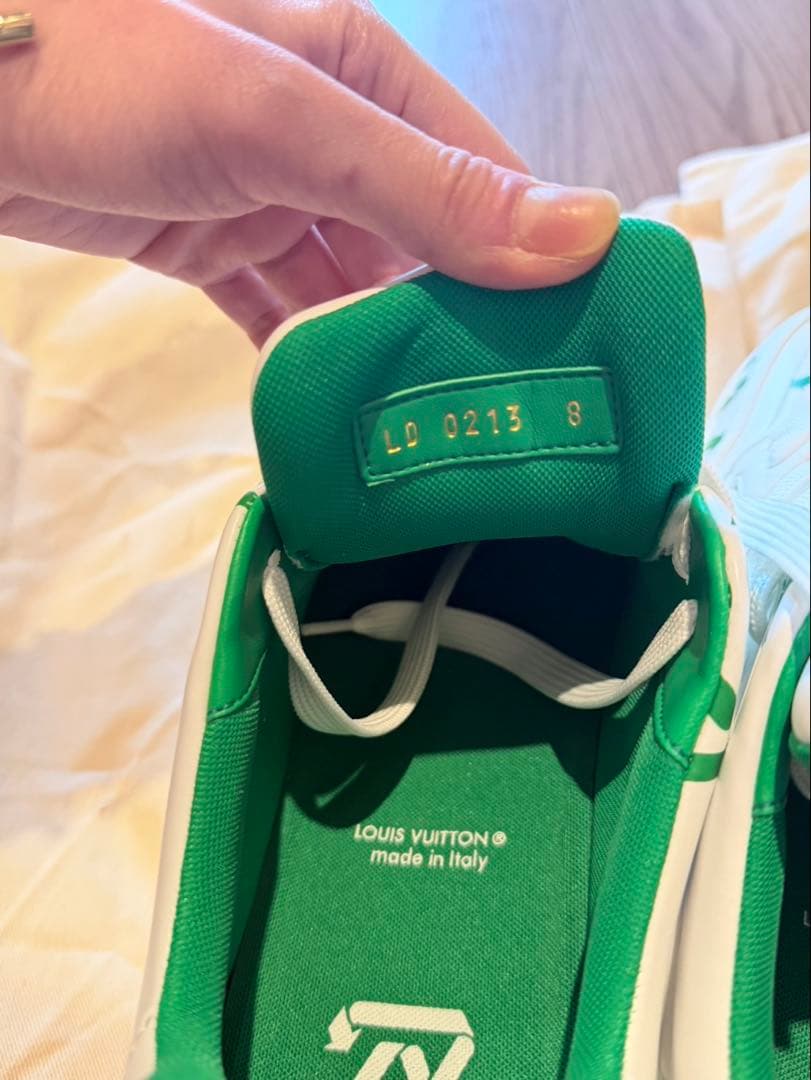 未使用　LOUIS VUITTON LVトレイナー スニーカー サイズ8