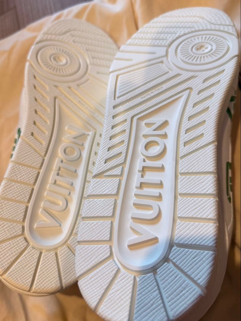 未使用　LOUIS VUITTON LVトレイナー スニーカー サイズ8