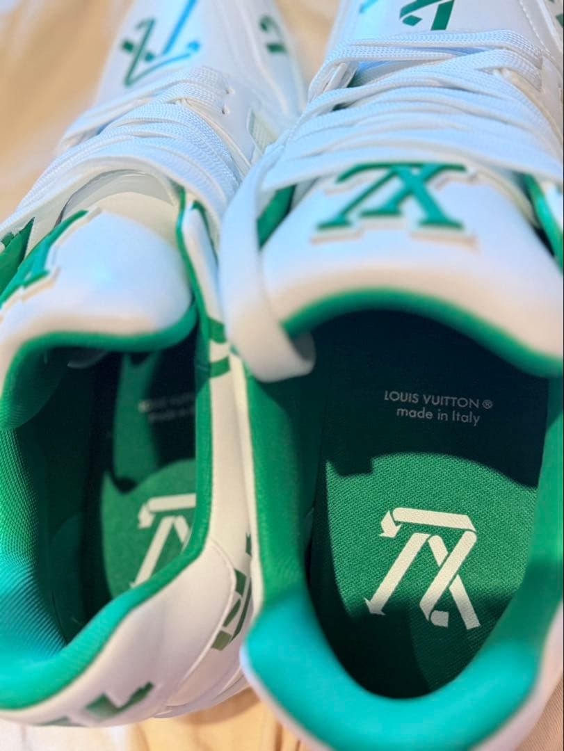 未使用　LOUIS VUITTON LVトレイナー スニーカー サイズ8
