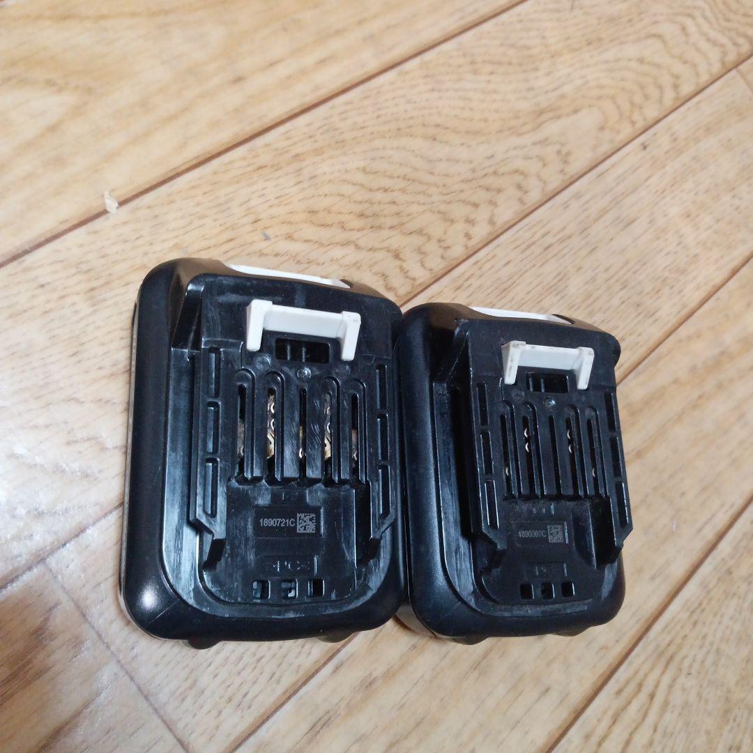 マキタ充電式クリーナーCL107FD２台のセット　バッテリー、充電器付