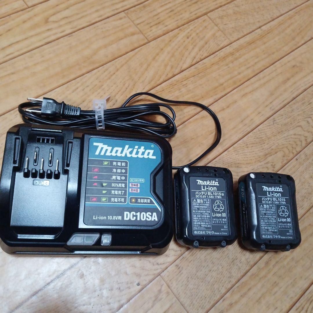 マキタ充電式クリーナーCL107FD２台のセット　バッテリー、充電器付