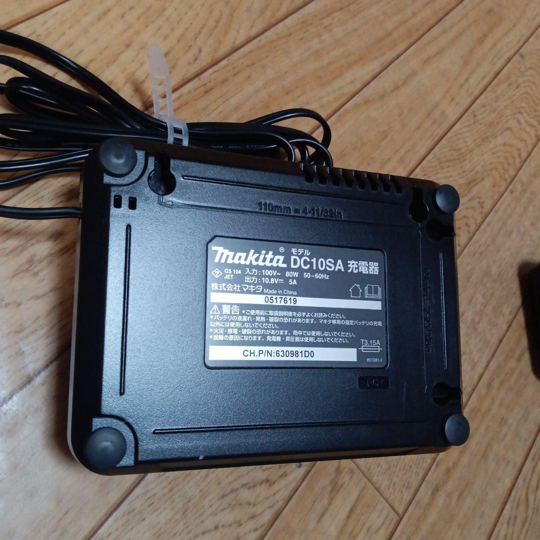 マキタ充電式クリーナーCL107FD２台のセット　バッテリー、充電器付