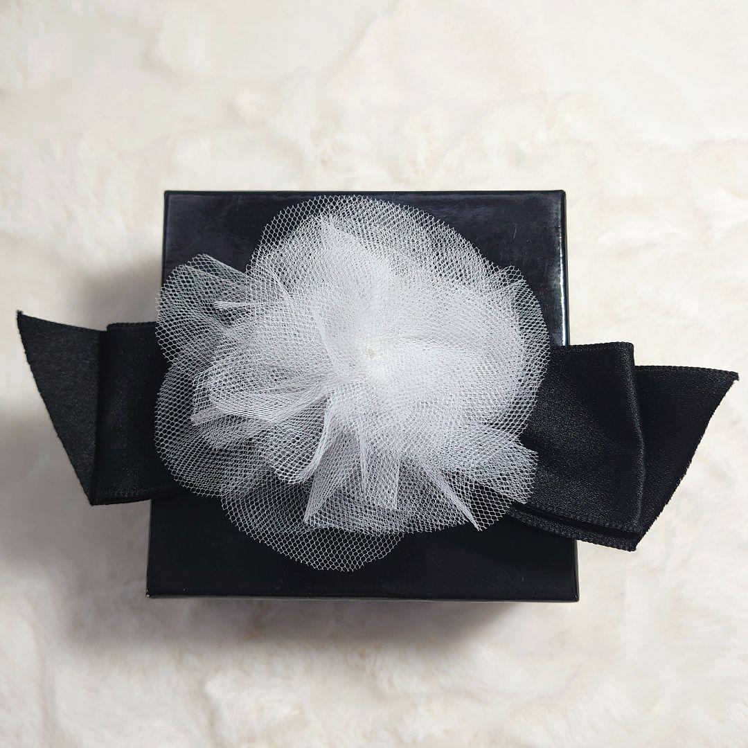 シャネル　コサージュ　リボン　ブローチ　白レース＆黒サテンリボン　メッシュ