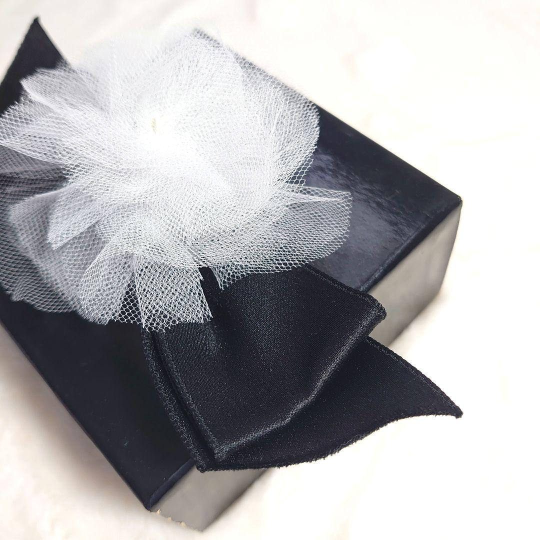 シャネル　コサージュ　リボン　ブローチ　白レース＆黒サテンリボン　メッシュ