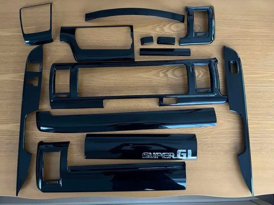 ハイエースワイド コンソールパネル　SilkBlaze Kスペックピアノブラック