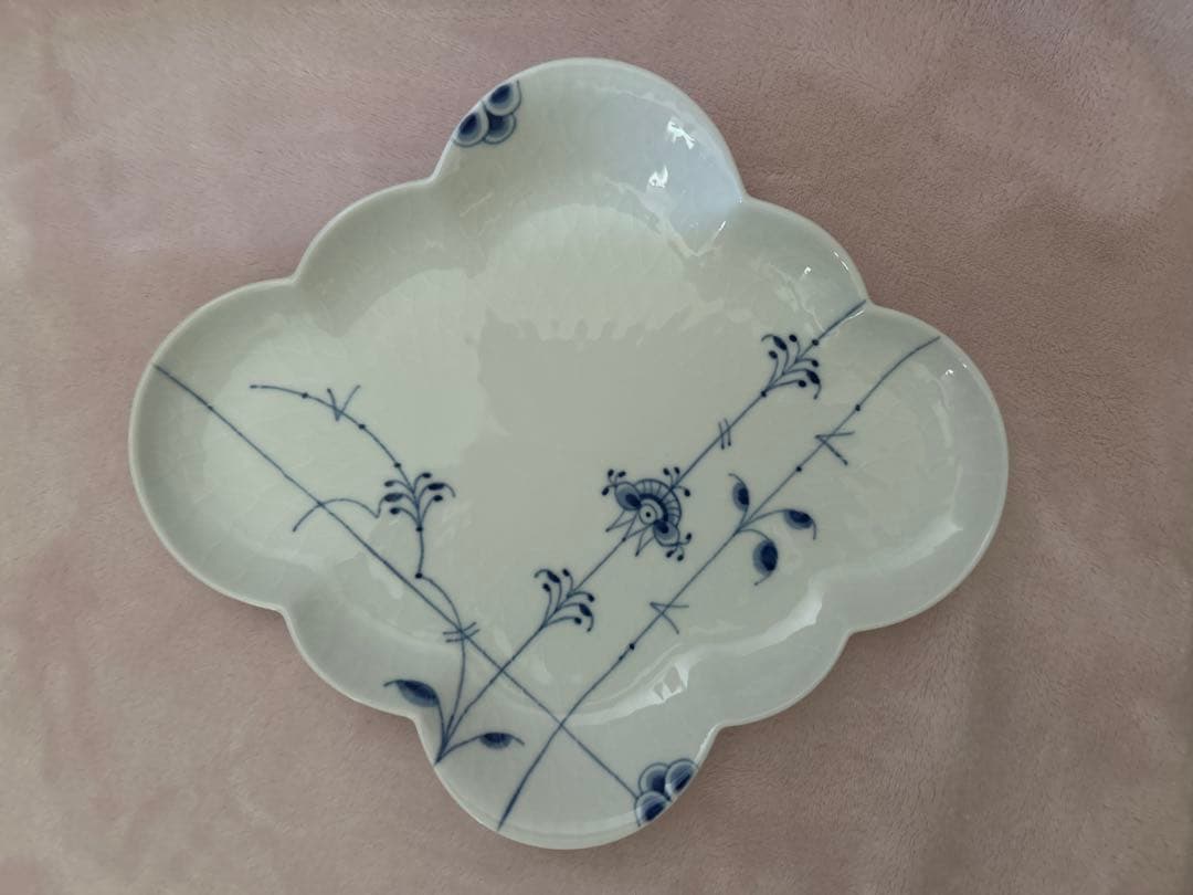   四葉型皿 花柄 箱付き