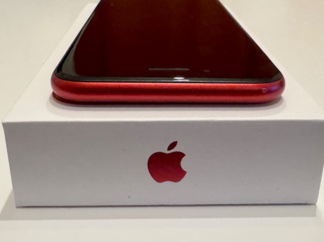 【美品／箱説明書つき】iPhoneSE（第2世代）128GB Redロックなし