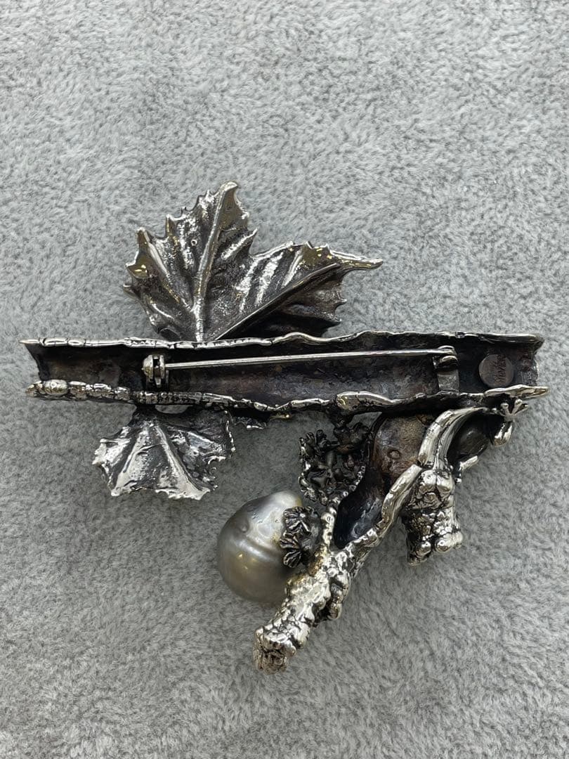創作工房　KENZO silver 黒真珠ブローチ　カエル　 花モチーフ13mm