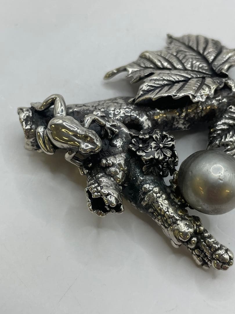 創作工房　KENZO silver 黒真珠ブローチ　カエル　 花モチーフ13mm