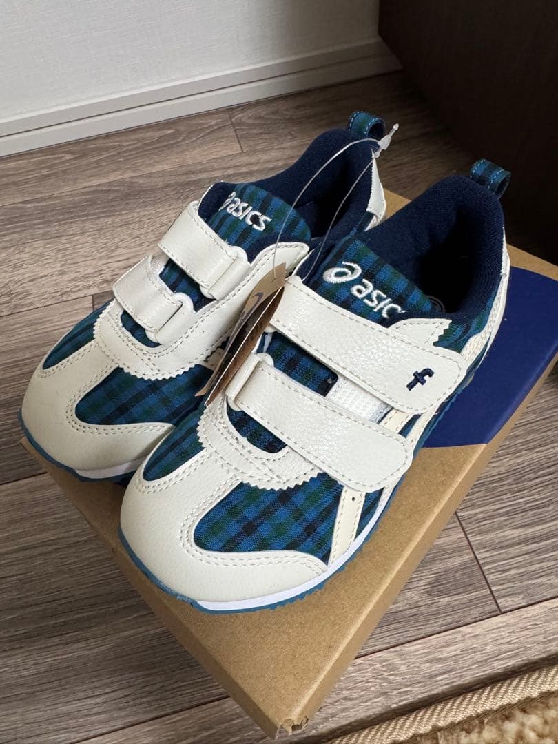 新品未使用　ファミリア　チェック　asics スニーカー 18cm