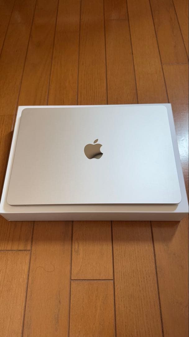 Apple MacBook Air M2 13インチ スターライト