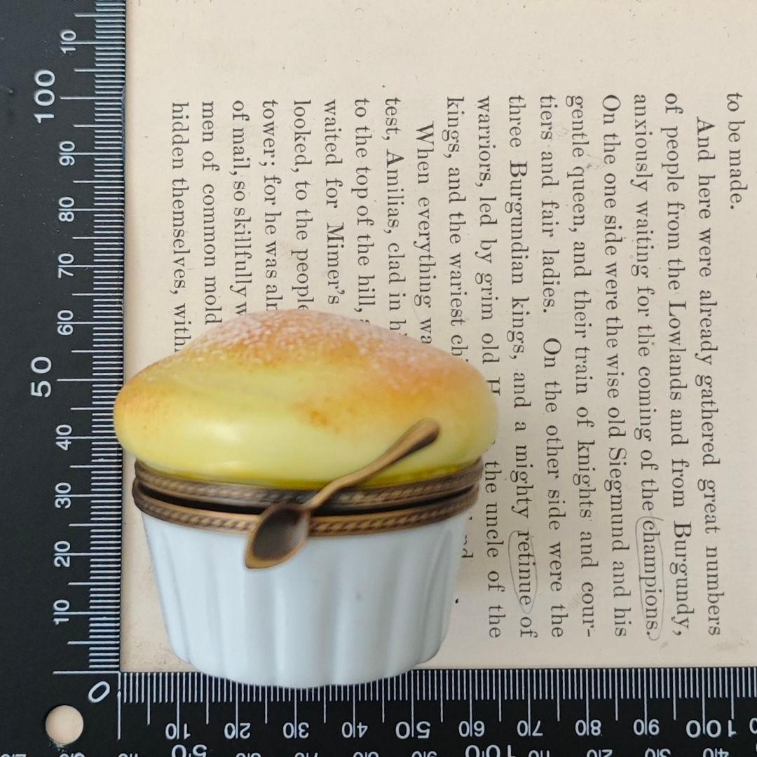 リモージュボックス　マフィン①　ふんわりカップケーキミニチュア　陶器　フランス製