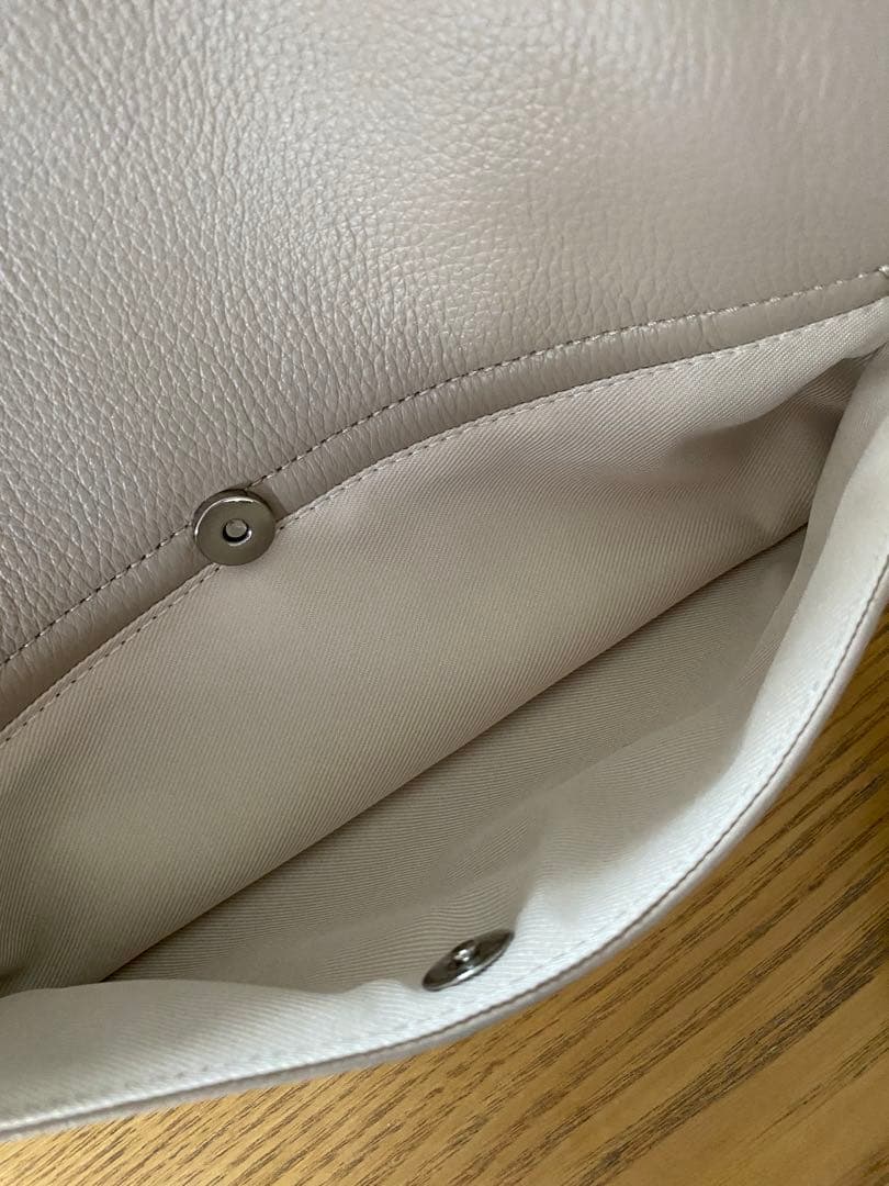 ビアズリーレザーボディーバック