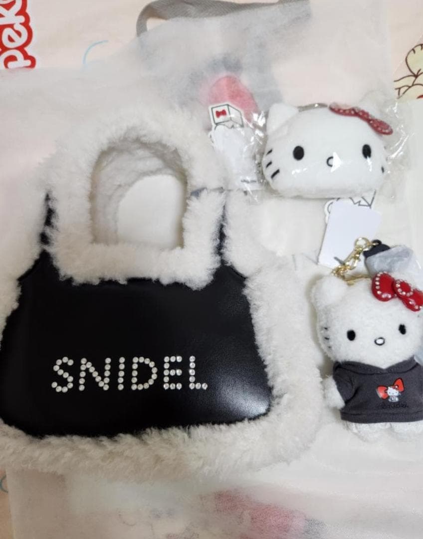SNIDEL ファー ハンドバッグ & ハローキティ キーチェーン
