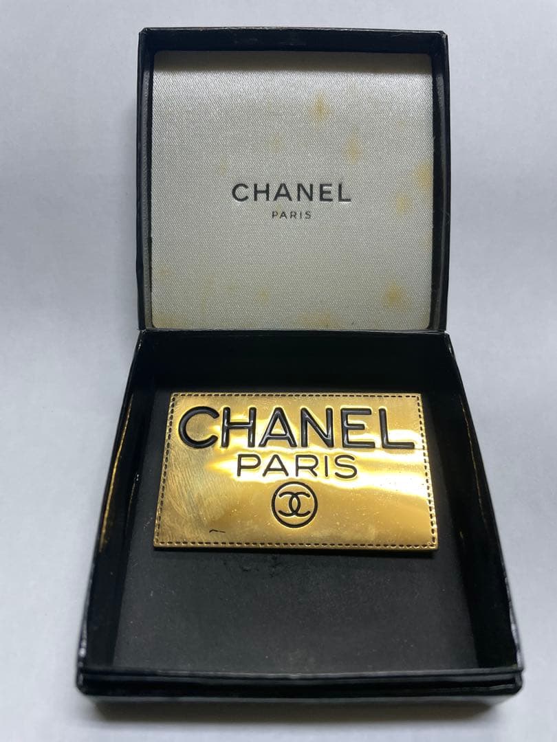 CHANEL ゴールド ロゴブローチ