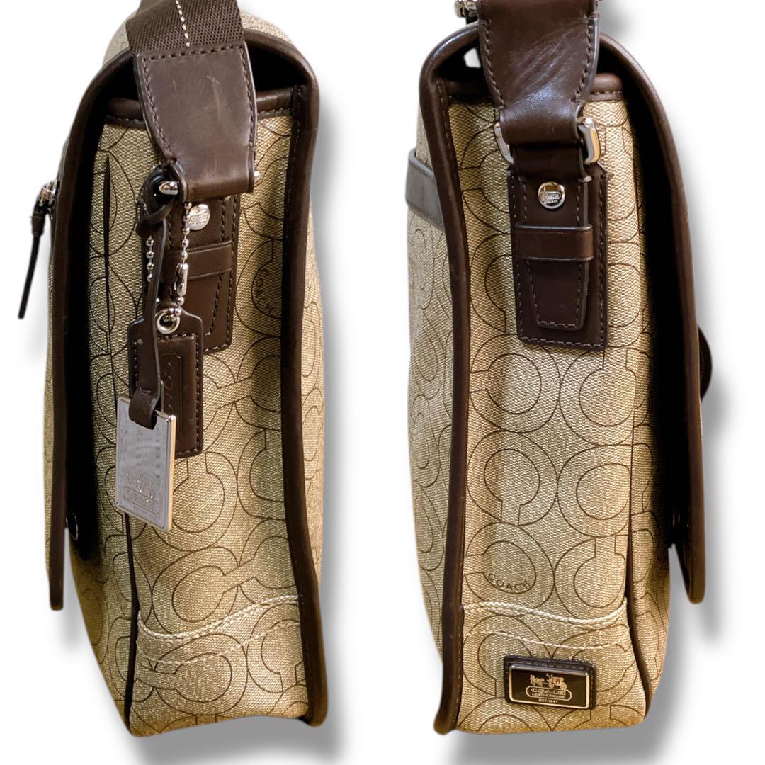 コーチ 良品 オプアート 斜め掛け可 PVC メッセンジャーバッグ ベージュ