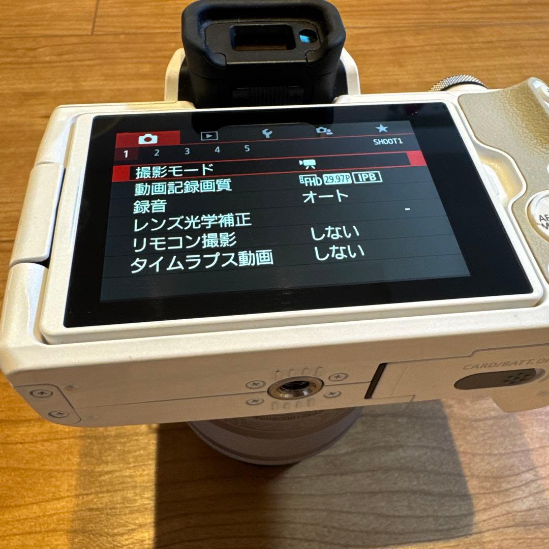 CANON kiss me デジタルカメラ ミラーレスカメラ