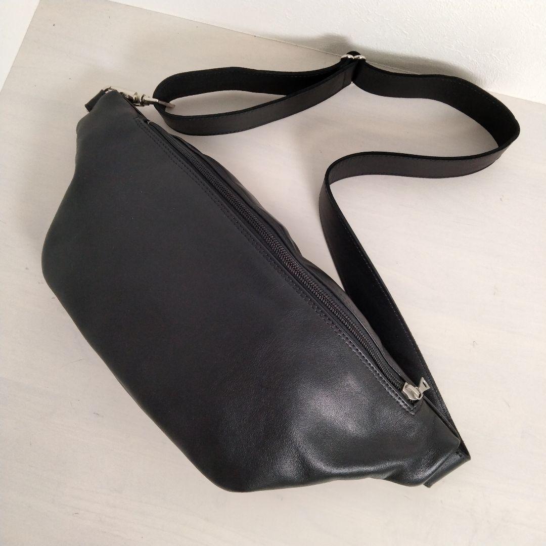 希少 m0851 ボディバッグ ショルダーバッグ ロゴ刻印 レザー ブラック