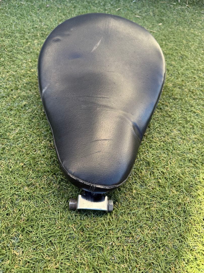ハーレーシート サドル型 金属ブラケット付き