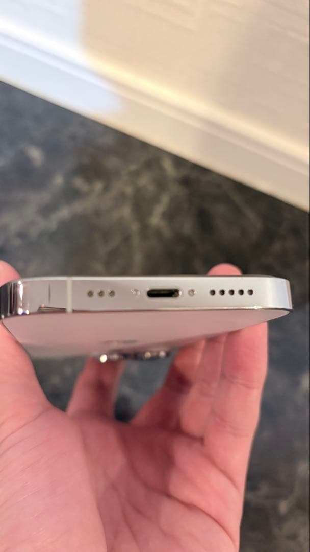 Apple iPhone 14 Pro 256GB本体　シルバー