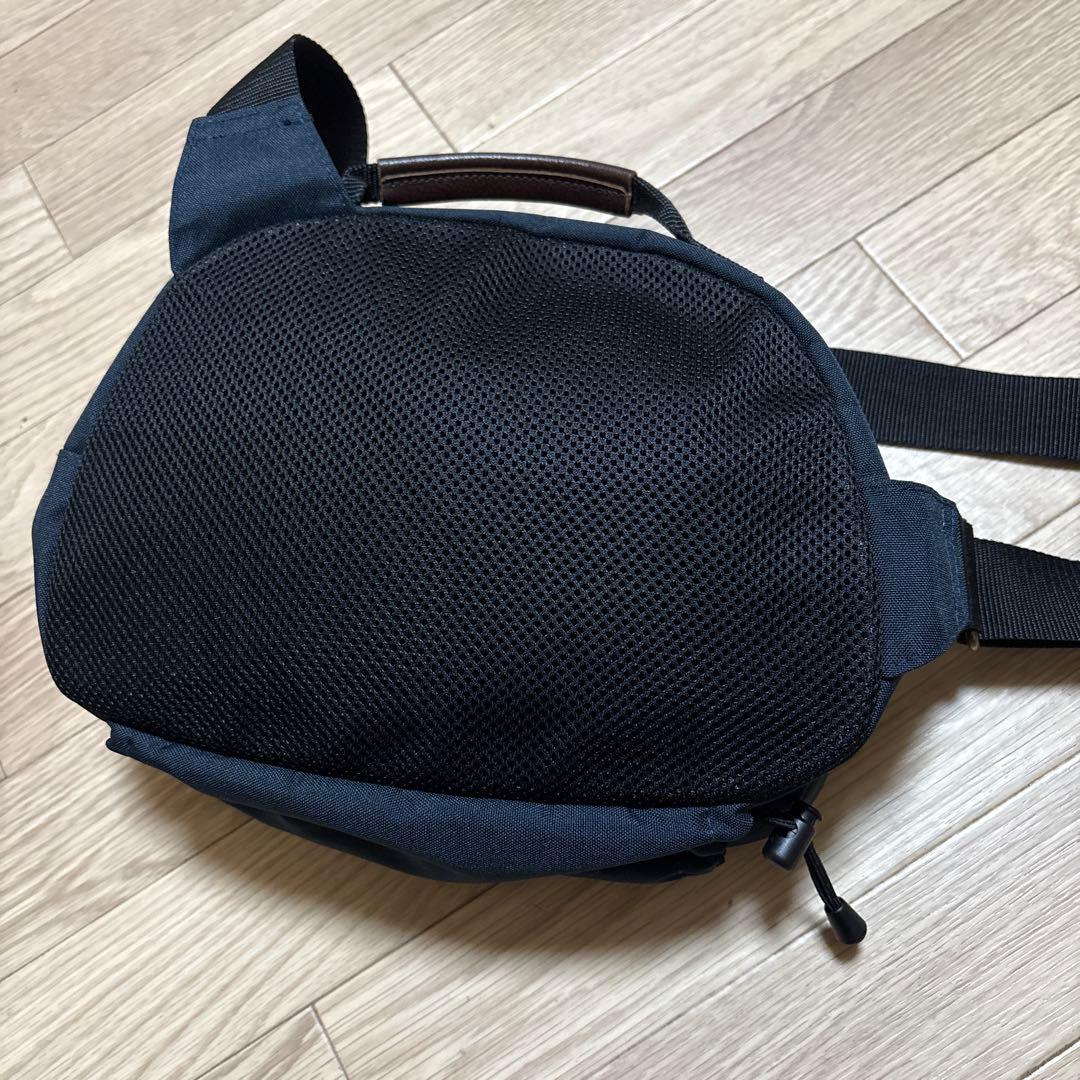 美品　あやの小路　がま口ポシェット型ボディバッグ コーデュラ