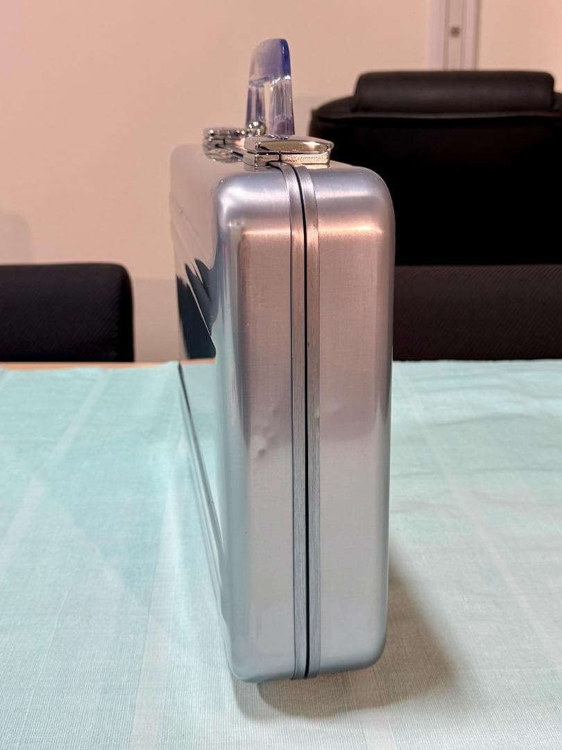 エリートシリーズ CEM ゼロハリバートン ポリッシュブルー 美品です